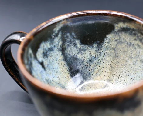 Tasse en grès de Saint-Amand-en-Puisaye